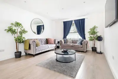 Image de Urban Luxury Air coned 4 Bedroom 3 Bathroom Garden Apartment – Swiss Cottage Nw6