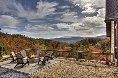 Image de Luxury 5br Smoky Mountain Cabin Near Pigeon Forge | Sleeps 12, Hot Tub, *Views*