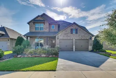 Image de 9 Mi to Frisco Square: Stylish Home w/ Backyard