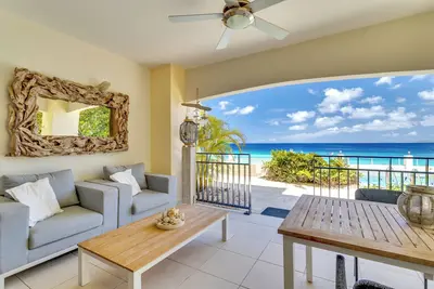 Image de Bellevue 1, deluxe oceanfront apartment with sandy beach