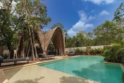 Image de Tulum Getaway: Luxe Condo with Pool, Gym, ensuite laundry