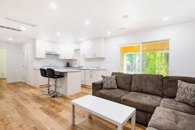 Image de Bright, Cozy & Serene ~ Queen Beds ~ Garden ~ Pkg!