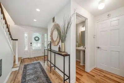 Image de Welcome to The Nest, there's plenty of room for the whole flock near Autzen!