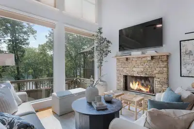 Image de Serene Getaway: Your Ideal Retreat with Lakeside Views