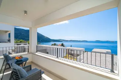 Image de Apartments Soline Rock - Comfort Three Bedroom apartment with Balcony and Sea View