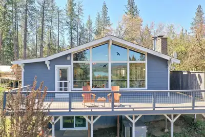 Image de Farmhouse cabin with spectacular lake view