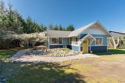 Image de Sequim Escape w/ Gas Grill & Deck, Walk to Beach!