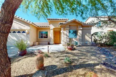 Image de Home with private outdoor space, grill, central Ac, & washer/dryer