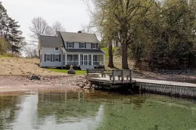 Image de Charming Cottage On Banks Of St. Lawrence River