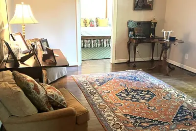 Image de Guest House In Jamestown, central to High Point and Greensboro