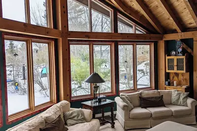 Image de Lakefront Muskoka Chalet for Families: Volleyball, Gourmet Kitchen, Hot Tub