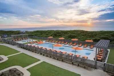 Sleeps 10 | 4 Br Vacation Home | Beach Access