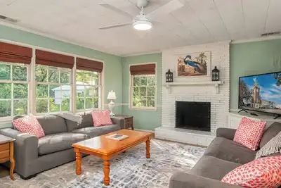 Image de Swamp Fox Retreat in Historic Willowbank Neighborhood. 15 minutes to Pi.