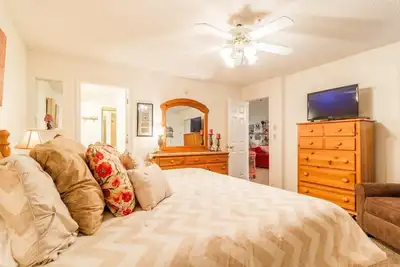 Image de Pools | Hot Tub | Close to 76 | 2 Twin Beds in Bedroom (E21)