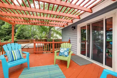 Image de Pet-Friendly Home w/ Hot Tub! 6 Mi to Dtwn Reno