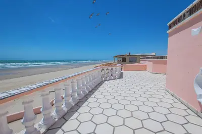 Image de Pink Paradise (Beach Front) 3 Bed 3 Bath By Fmi Rentals