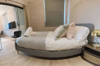 Luxury stunning 2bed Apt city centre