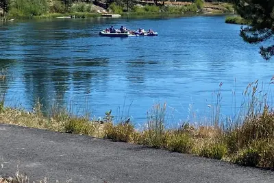 Image de River/Ski Home on Deschutes River, 2 bedroom-sleeps 5, 26 miles to Mt. Bachelor.