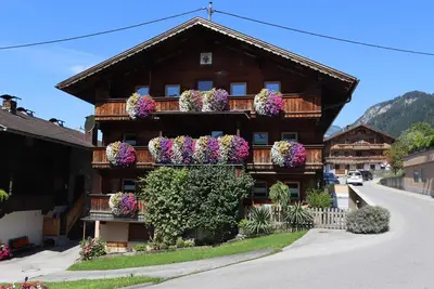 Image de Bel appartement dans le style typiquement tyrolien