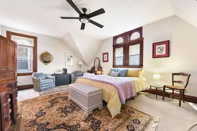 Image de Unique- Spacious- Highland Park-2 king-  Quiet - Bbq- Free Street Parking