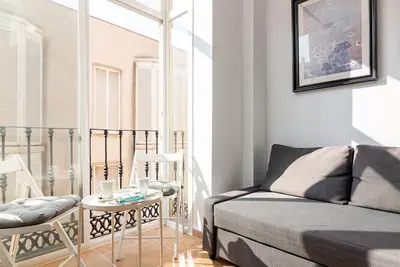 Image de Appartement lumineux 1 chambre, tout neuf, climatisé et connecté, cœur de Málaga