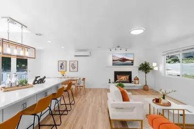 Image de Bothell Family Friendly Modern Home | 2 Ac | I405