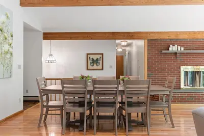 Image de Lakeside Elegance: Newly Renovated Retreat on Kennebunk Pond