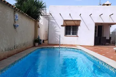 Image de Casa con piscina privada.