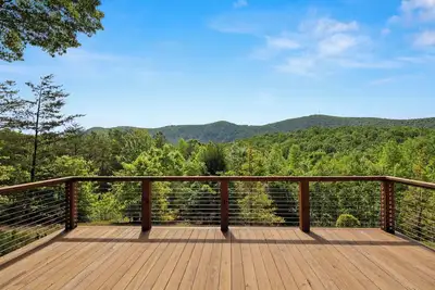 Image de Charming 3-bedroom cabin in marvelous Saluda with amazing views!