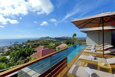 Image de Edunia- Situated high on the Lurin hillside above Gustavia, stunning views