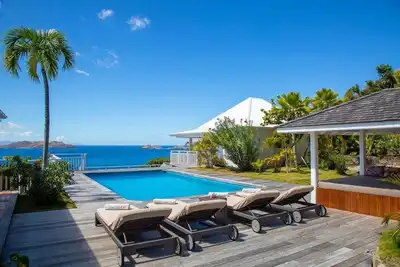 La Carette- Spacious & private, fabulous location, exquisite sunsets & bay views