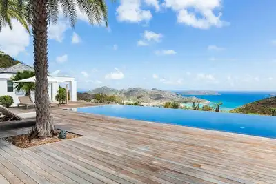 Image de Olive- Exquisite hilltop estate built into volcanic rock, panoramic bay views