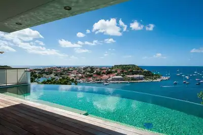 Phare- Amazing harbor views & spectacular sunsets, close to restaurants & shops