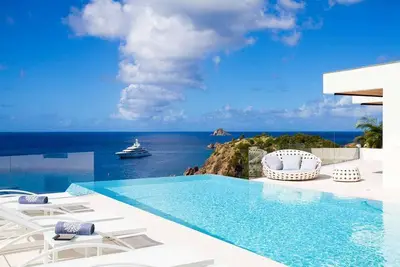 Image de Vitti- Sleek, contemporary, unsurpassed views, soothing décor, close to beach