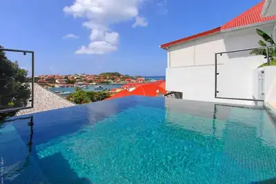 Wastra- Modern apartment w/ harbor views, close to beach, restaurants, and shops