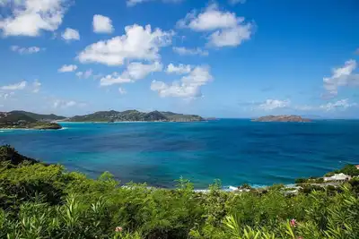 Zen- Serene, large & contemporary, spectacular sunset views, close to the bay