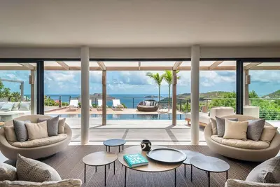 The One- Large & modern, incredible ocean & island views, near beaches & shops