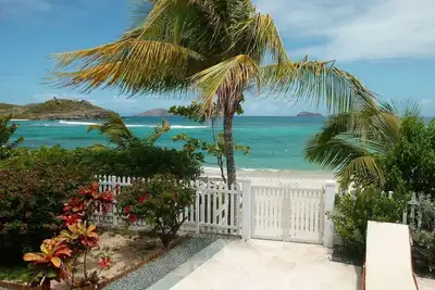 Image de Sandra Jessica- Modern beachfront bungalow w/ plenty of privacy, steps to beach