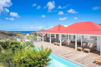 Image de Super Sky- Breathtaking views, 2 cooling pools, minutes to 2 beaches & shops