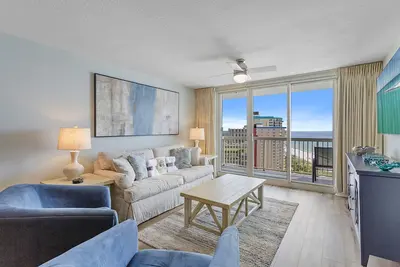 Image de Pelican Beach Resort 1715 - Updated Gulf-Front Unit, Pools, Hot Tub, Tennis!