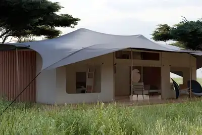 Image de Luxury Superior Tent inside Serengeti National Park