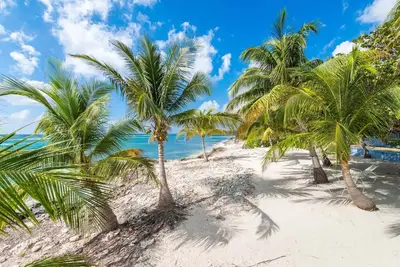 Image de Beach Living at Moon Bay with SeaView