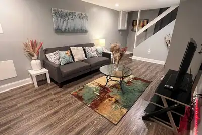 Image de A cozy/modern private suite. \nMins away from I695/95 and the heart of Baltimore.
