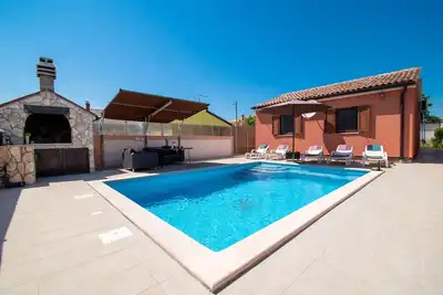 Image de Beautiful holiday home with pool & private garden near Pula.
