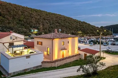 Image de Villa Porto in a quiet location with sea views.