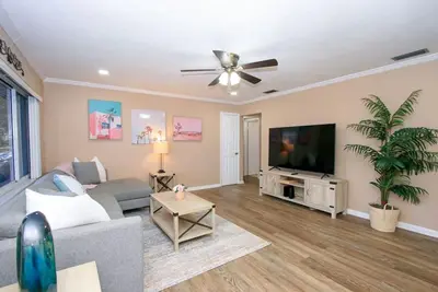 Image de Sunset, Paradise Escape! Minutes to the Beach!