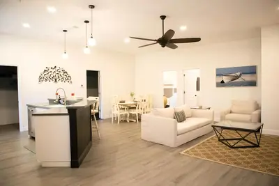 Image de Centrally Located Pet-Friendly Oasis!