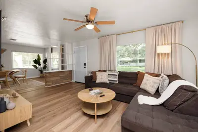 Image de Charming Home Close to Downtown, Fully Renovated