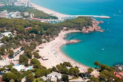 Image de Piso en Edificio con Piscina en Zona Tranquila muy Cerca del Centro y la Playa