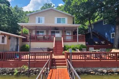 Image de Lake Affect w/Hot tub & Garage Game room!